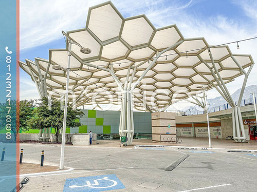 Renta De Local Comerciales De 303.78 M2 Al Poniente De San Pedro