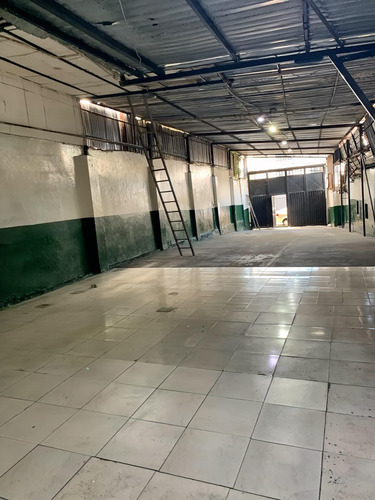 S.c En Alquiler Galpón Comercial En Santa Cecilia