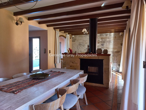 Venta Casa 3 Dormitorios Cipolletti Con Cochera