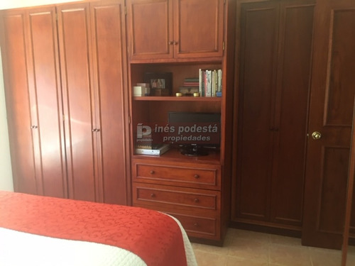 Casa En Zona De Colegios- Ref: 8920