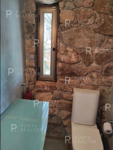 Imagen 14 de 30 de Importante Casa En Alquiler, Con Pileta, Vista Al Mar Y Muy Bien Ubicada El Chorro, Manantiales, Uruguay