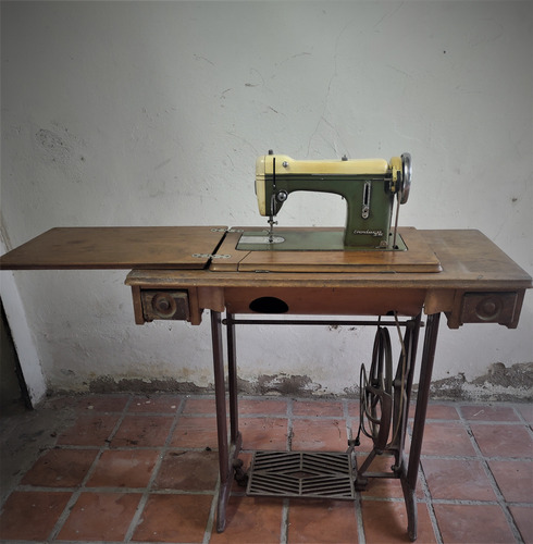 Maquina De Coser Antigua Godeco En Excelente Estado