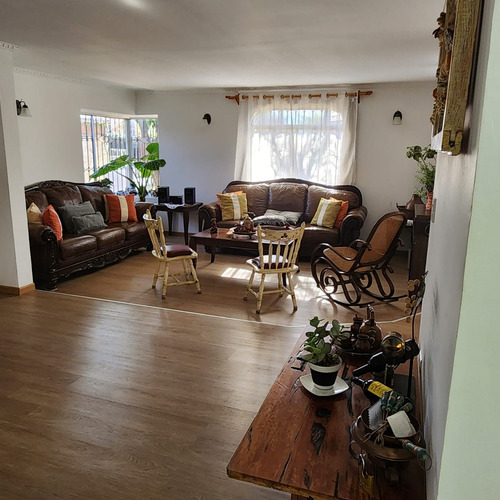 Se Vende Casa Remodelada De Un Piso En Villa Triana