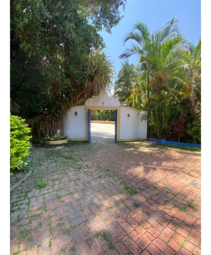Alquilo Terreno 15.000m2 La Guairita 6011