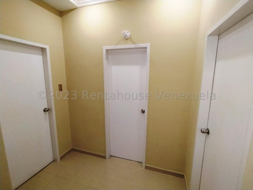Townhouse En Venta Urb Karol Home Ii, Av Aragua 23-31055 Hc