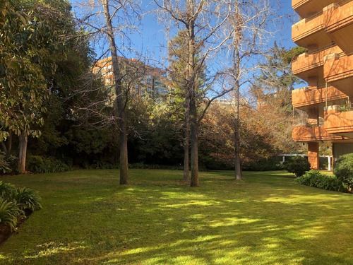 Imagen 20 de 24 de Gran Departamento En Las Condes - Calle Muy Tranquila