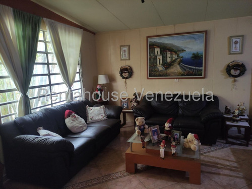 Bellísima Y Acogedora Casa En Venta Colinas De Carrizal, Altos Mirandinos 25-12196 Edf