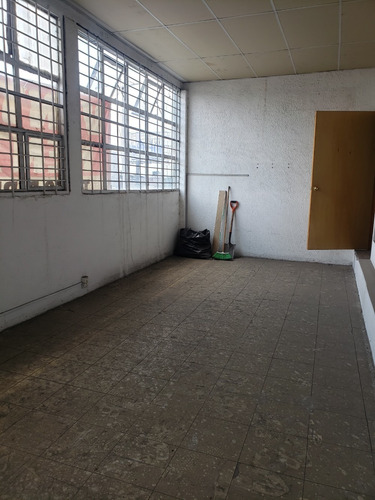 Imagen 9 de 14 de Renta De Bodega Sobre Rio Consulado