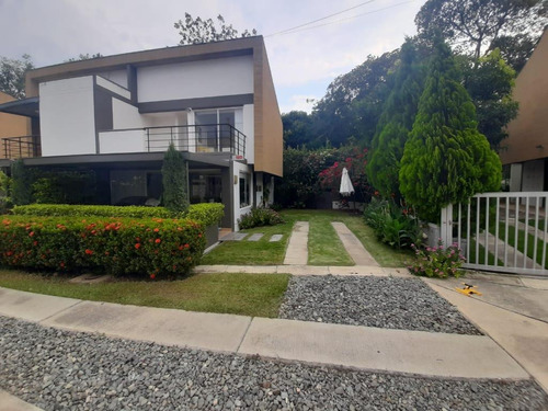 Casa En Venta En Santa Fe De Antioquia. Ideal Para Rentar En Temporadas.