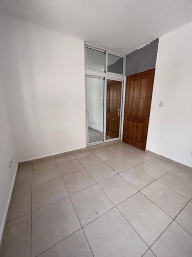 Alquiler De Apartamento En La Autopista De San Isidro 4to Piso Con Terraza.