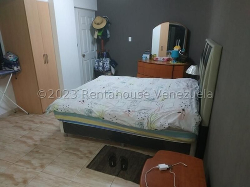 Venta Penhouse Urb Frutas Condominiums Guatire. Ar Mls # 25-17402