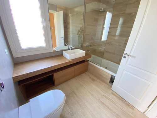 Imagen 12 de 30 de Venta | Casa De Tres Plantas | 6 Dormitorios En Suite | Lote Al Agua | El Golf