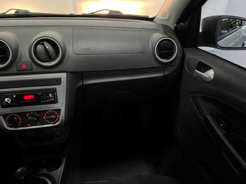 Imagem 12 de 15 de Volkswagen Voyage Trendline 1.6 Total Flex 4p