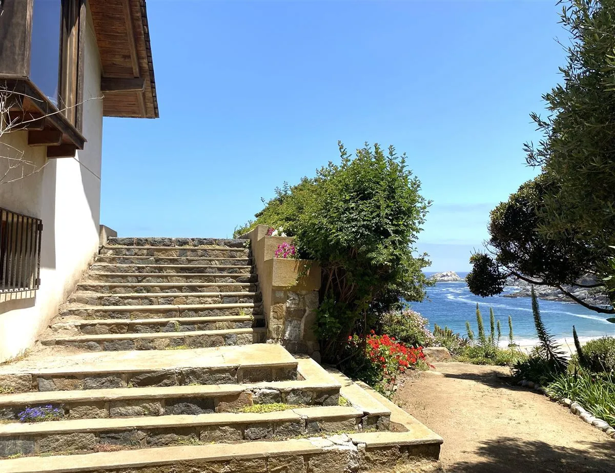 Imagen 5 de 30 de Casa En Venta De 6 Dorm. Frente A La Playa De Zapallar