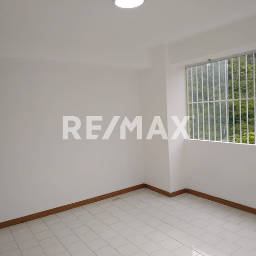 Se Ofrece En Alquiler Apartamento En Manzanares Oeste
