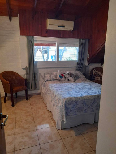 Casa En Venta Olivos - Roche - 6 Ambientes - Pileta - Parrilla - 2 Cocheras