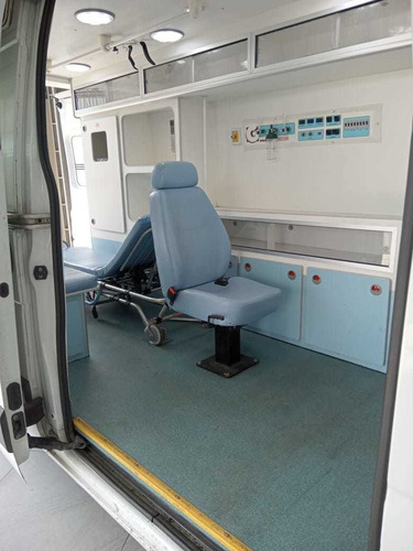 Imagem 5 de 8 de Renault Máster 2.3 L3h2 Ambulância Uti