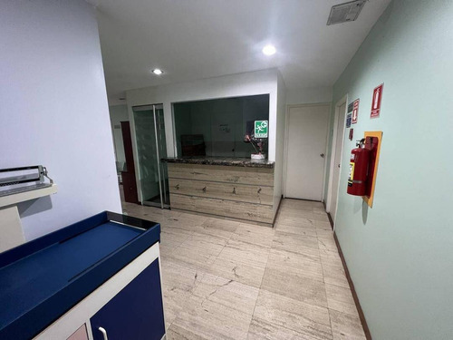 T.r. Vende Centro Medico Amoblado En Guaparo Cod. 283882