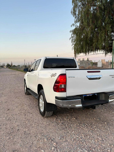 Imagen 5 de 7 de Toyota Hilux 2017 2.8 Cd Srv 177cv 4x4