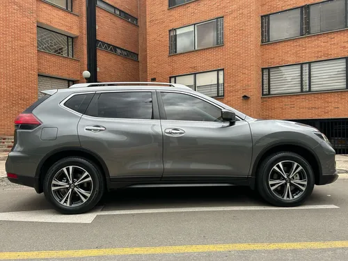 Nissan Xtrail T-32 exclusive 2.5 AT 4x2 7 puestos