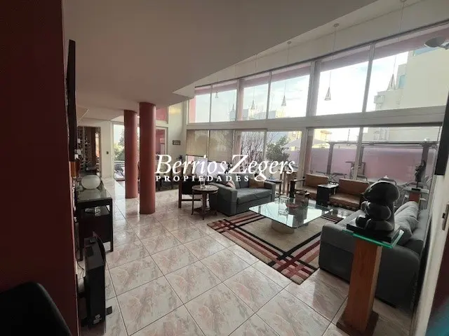 Imagen 3 de 29 de Casa En Venta De 5 Dorm. 8 Baños Mas Servicios En Las Condes