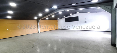 Local Comercial En Venta En Las Mercedes Cabudare Consta De 3 Locales En Uno Con Maravillosa Distribución, Área De Cocina, Oficina Y Un Baño Gabriela C.