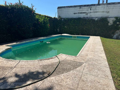 Enorme Casa De 4 Dor. Y Pileta En San Salvador
