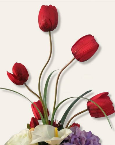 Arreglo Tulipanes Rojos, Hortencias Lilas Y Rosas Artificial