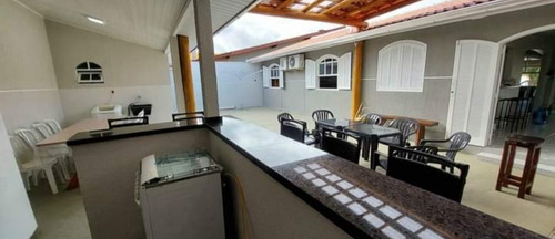 Casa Com Piscina Em Guaratuba, Litoral Paranaense.