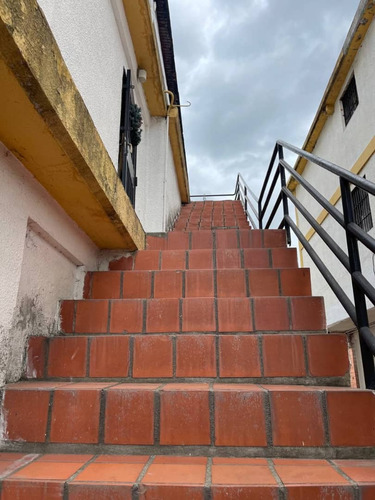 Edificio En Avenida Zulia A Pocos Metros De La Alcaldía