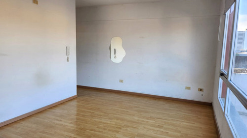 Departamento Sobre Av. Alsina