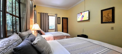 Imagen 26 de 30 de Lujosa Villa En Altos Del María Con Piscina Y Jaccuzi Privado.