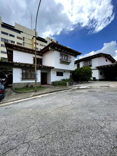 Casa Con Gran Potencial En Santa Paula (calle Cerrada)