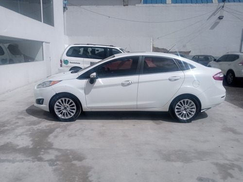 Imagen 10 de 21 de Ford Fiesta 1.6 Titanium
