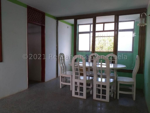 Imagen 2 de 9 de Comodo Apartamento En La Urbanización La Velita. Coro