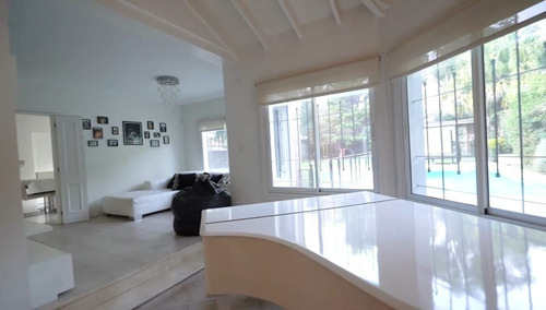 Imagen 4 de 30 de Casa En Venta De 4 Ambientes Con Cochera Y Piscina En Parque Leloir