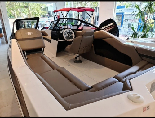 Imagen 3 de 16 de Lancha Geuna F170 Wake Edition