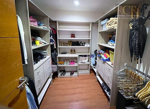 Casa En Venta De 4 Dormitorios En La Reina
