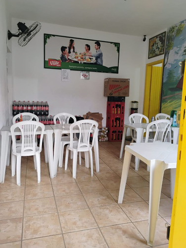 Mercado Com Espaço De Restaurante