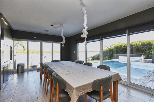 Imagen 22 de 30 de Venta | Casa Con 4 Dormitorios Más Dependencia | Lote Al Agua | El Golf