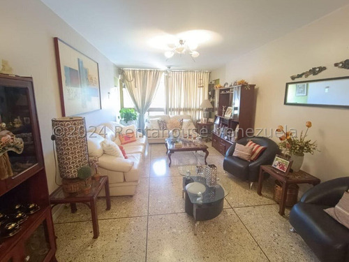 Apartamento En Venta Con Maravillosa Vista Panoramica Amplio Y Comodo Con Fabulosa Cocina Con Tope Granito, Habitaciones Con Closet Baños Con Pareduche Piso De Granito Puesto De Estacionamiento 