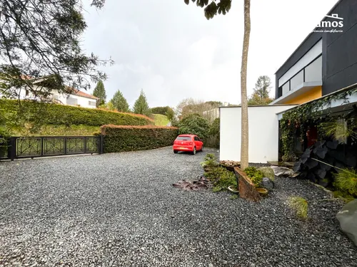 Casa En Venta En Alto Del Escobero. Cod V775211