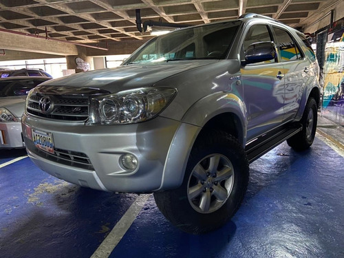 Imagen 1 de 10 de Toyota Fortuner