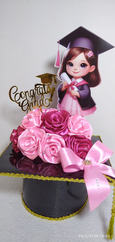Arreglo En Rosas Eternas Para Graduación Niña