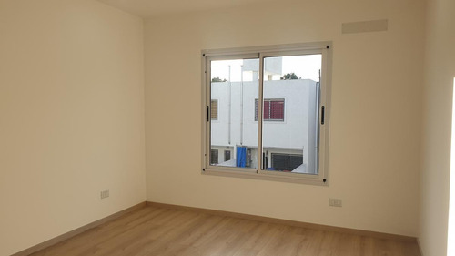Imagen 7 de 13 de Duplex De 3 Ambientes Con Cochera - Ultima Unidad