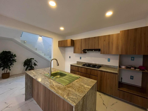 Lomas Residencial Casa Nueva 3 Recámaras Cada Una Con Baño, Jardín Y Terraza, Lista Para Estrenar.