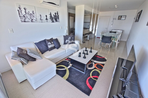 Apartamento En Alquiler Temporada 2 Dormitorios- Ref: 1201