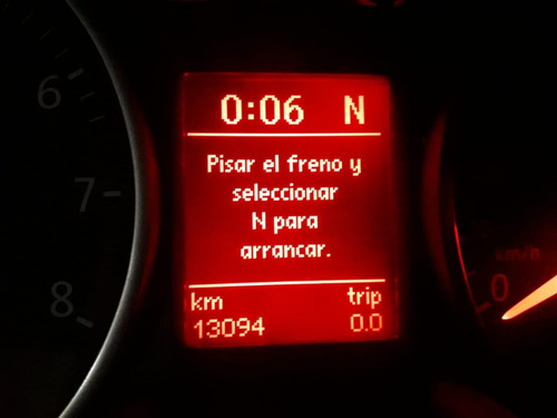 Volkswagen Voyage 1.6 Comfortline I-motion / Nafta / 2013