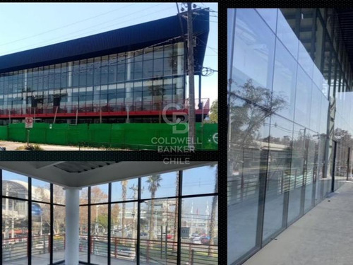 Excelente Centro Comercial / Avda Pajaritos