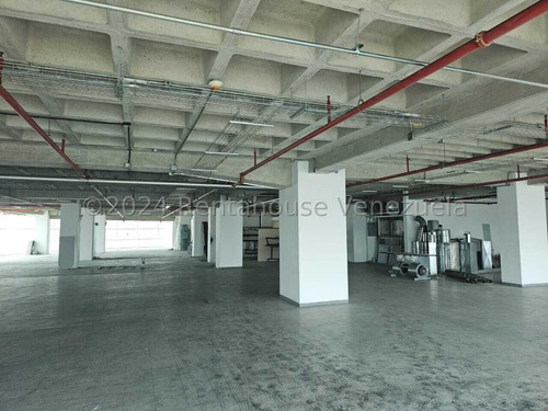 Excelente Y Amplia Oficina En Obra Blanca En Alquiler La Urbina Caracas 23-19462 Edf